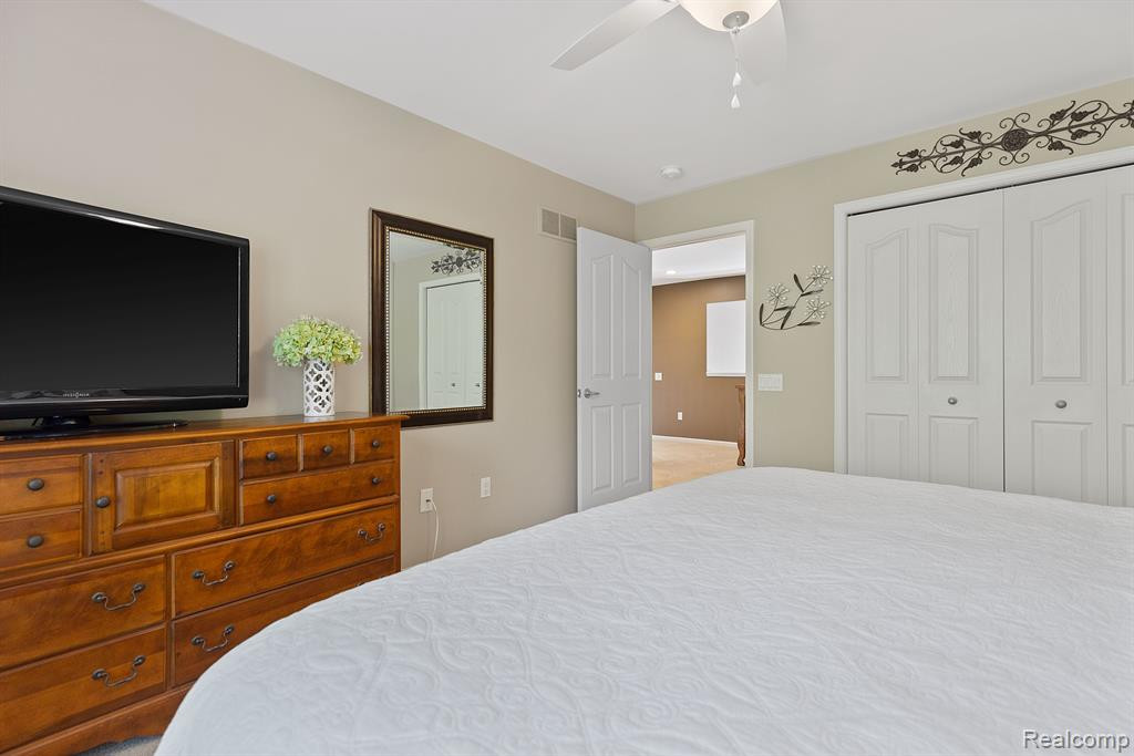 1352 COLONADE Court, Canton, MI 48187 — Photo 28