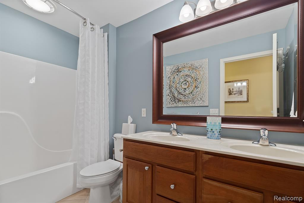 1352 COLONADE Court, Canton, MI 48187 — Photo 33