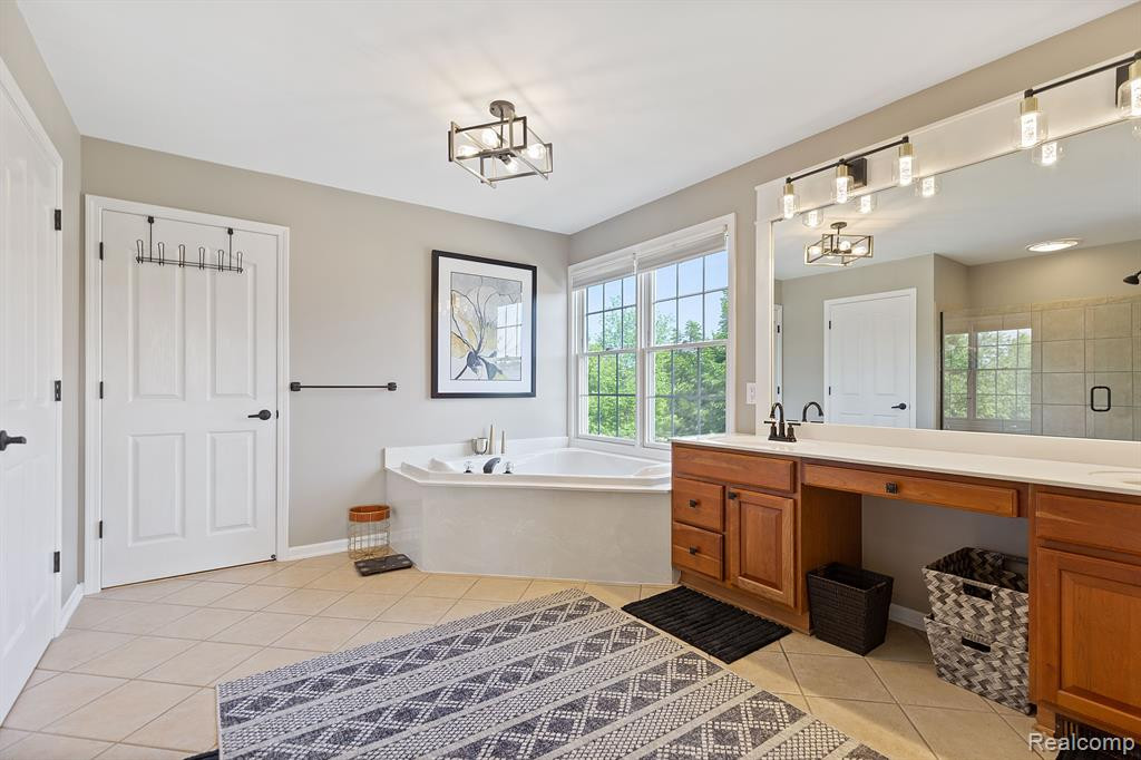 1352 COLONADE Court, Canton, MI 48187 — Photo 38