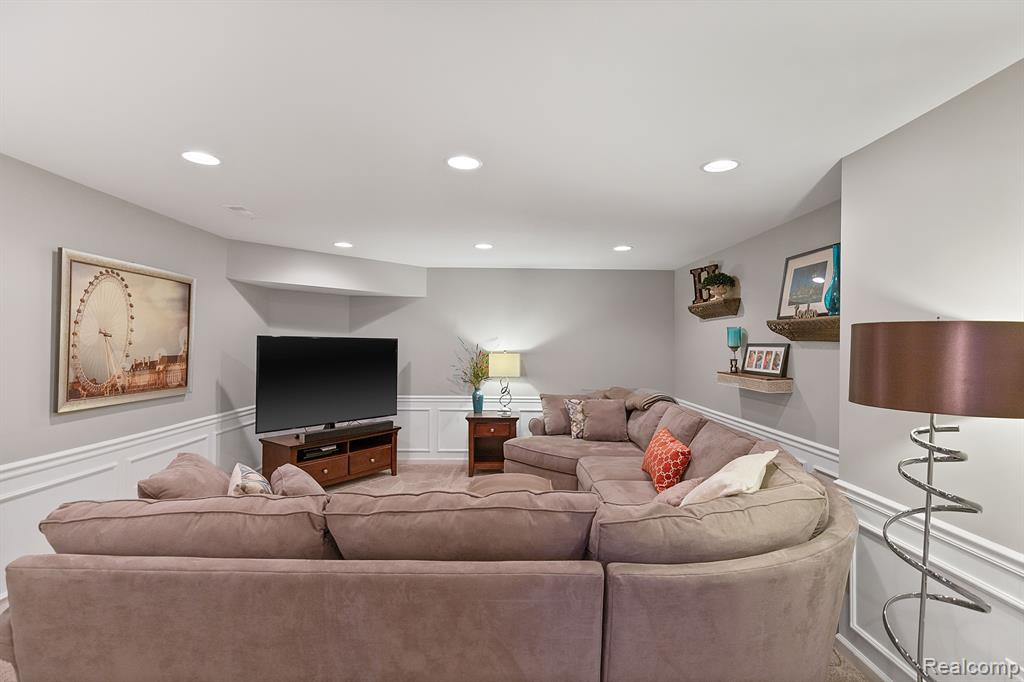 1352 COLONADE Court, Canton, MI 48187 — Photo 47