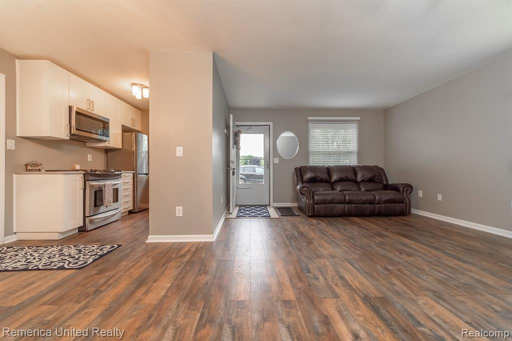 266 AQUEDUCT Drive, Walled Lake, MI 48390 — Photo 3