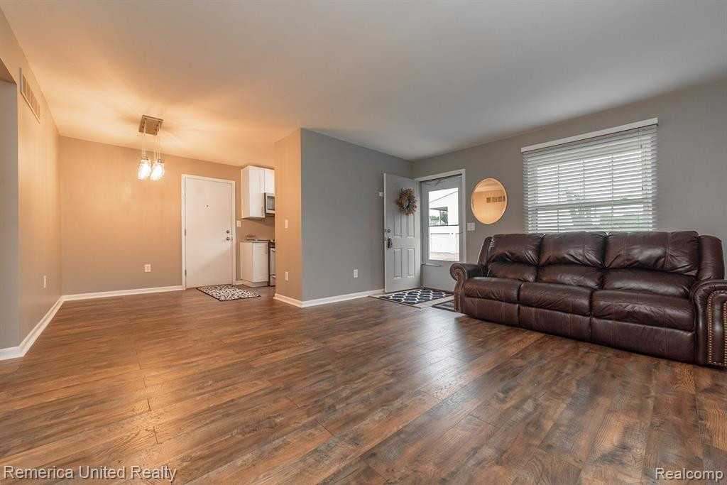 266 AQUEDUCT Drive, Walled Lake, MI 48390 — Photo 6