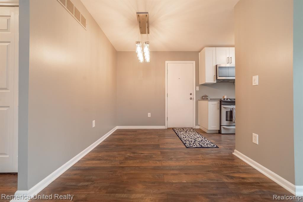 266 AQUEDUCT Drive, Walled Lake, MI 48390 — Photo 11