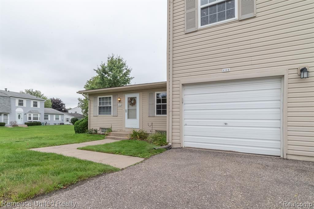 266 AQUEDUCT Drive, Walled Lake, MI 48390 — Photo 15