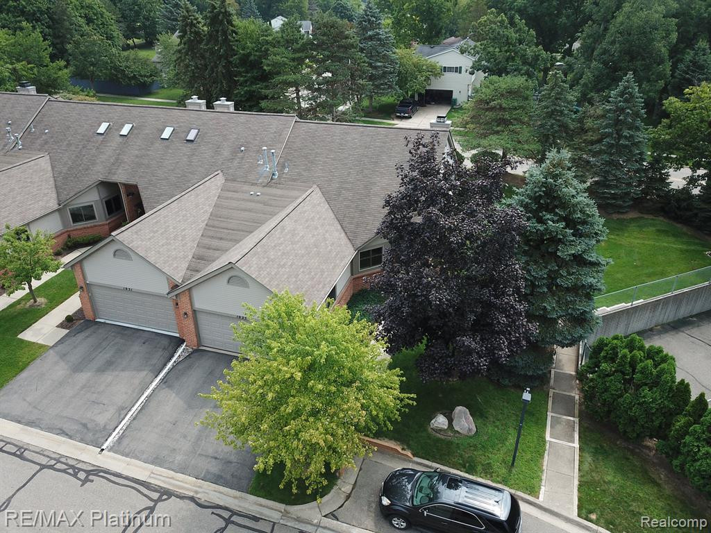 1025 ELMWOOD Drive, Brighton, MI 48116 — Photo 7