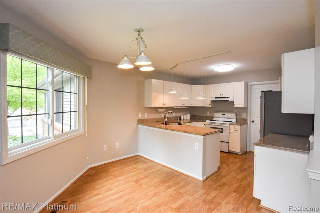 1025 ELMWOOD Drive, Brighton, MI 48116 — Photo 15