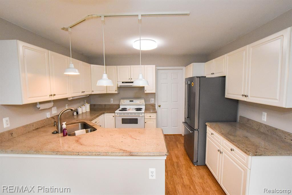 1025 ELMWOOD Drive, Brighton, MI 48116 — Photo 16