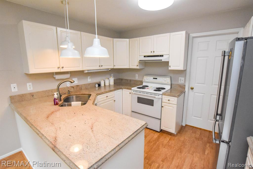 1025 ELMWOOD Drive, Brighton, MI 48116 — Photo 17