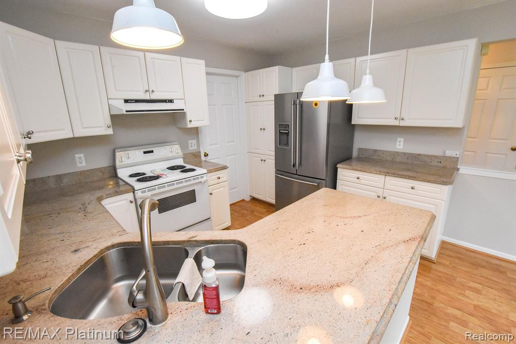 1025 ELMWOOD Drive, Brighton, MI 48116 — Photo 19