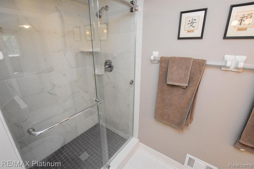1025 ELMWOOD Drive, Brighton, MI 48116 — Photo 37
