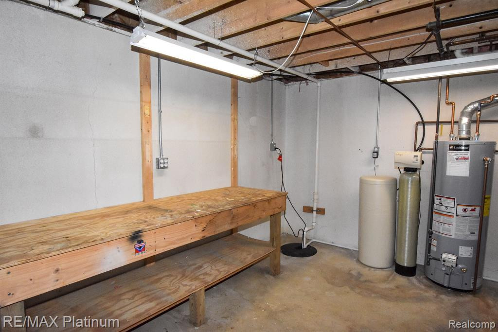 1025 ELMWOOD Drive, Brighton, MI 48116 — Photo 44