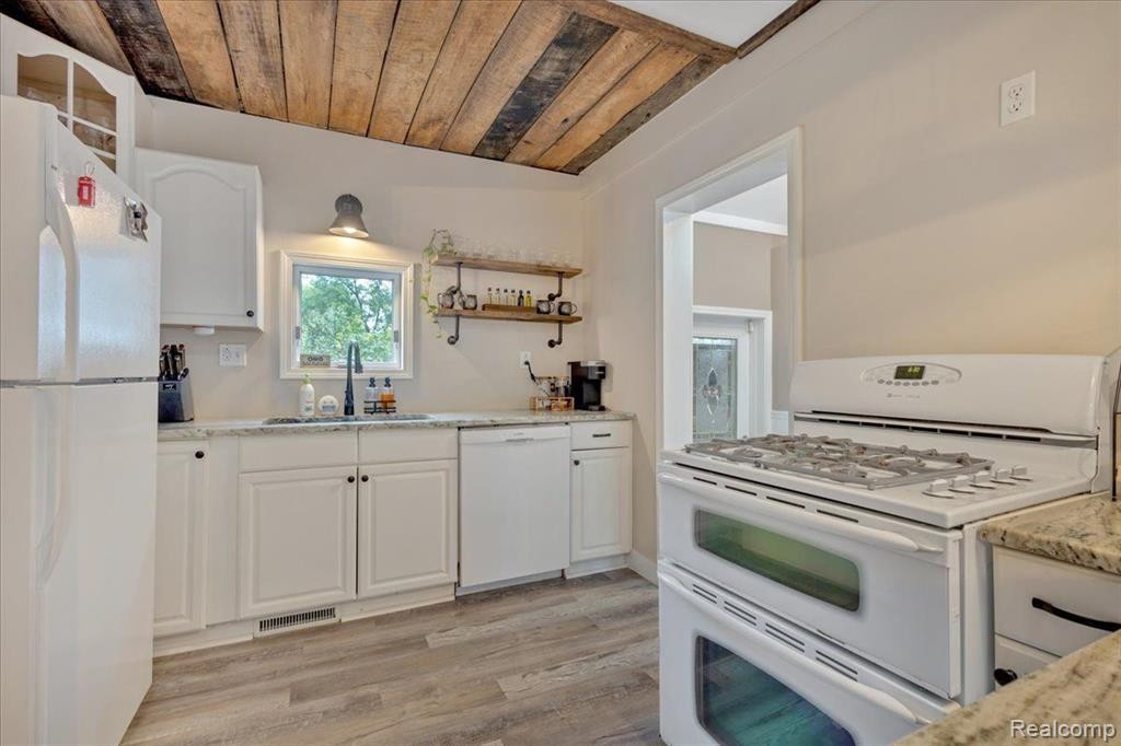 30 POWELL Street, Oxford, MI 48371 — Photo 19