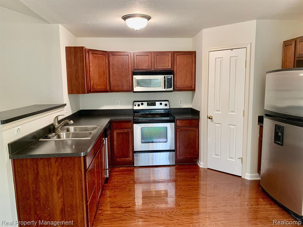 16833 HAWICK Lane, 5, Romulus, MI 48174 — Photo 4