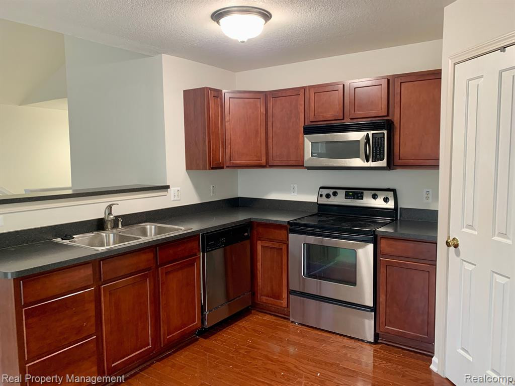 16833 HAWICK Lane, 5, Romulus, MI 48174 — Photo 5