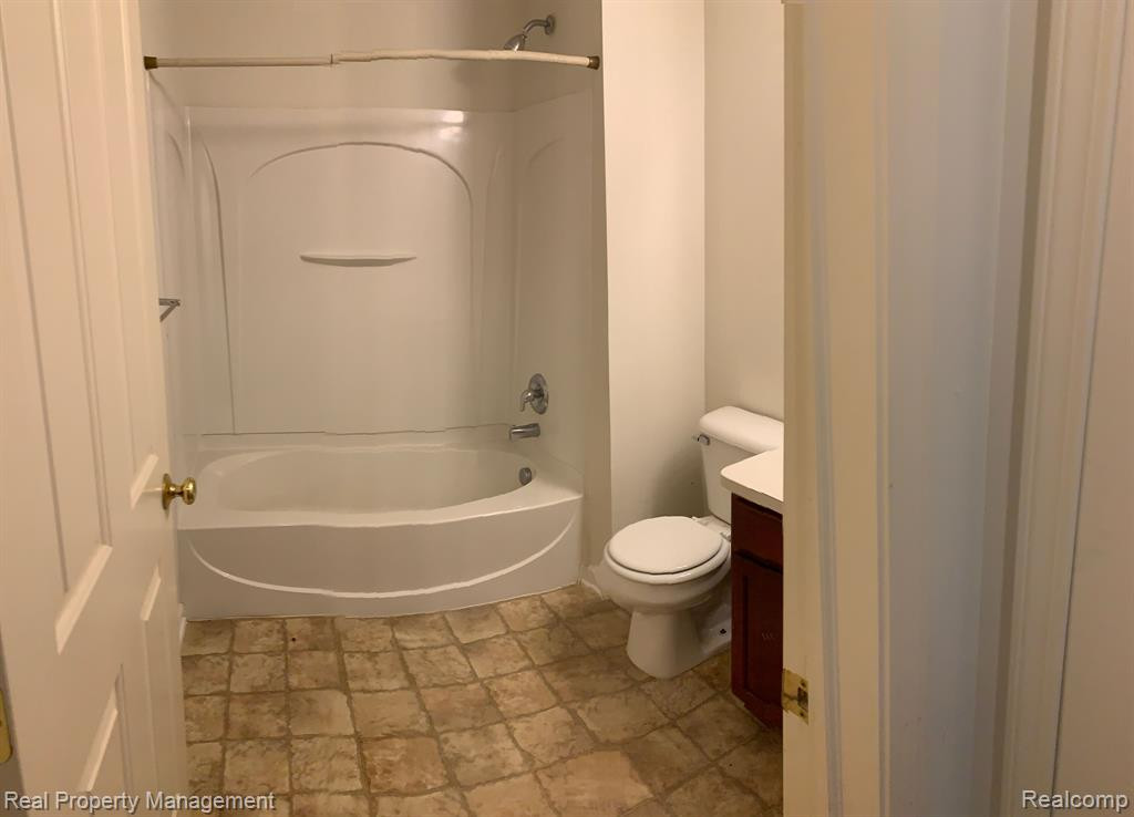 16833 HAWICK Lane, 5, Romulus, MI 48174 — Photo 13