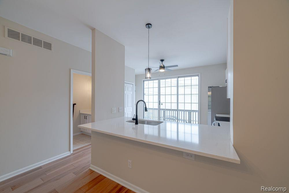445 W HANCOCK Street, 12, Detroit, MI 48201 — Photo 6