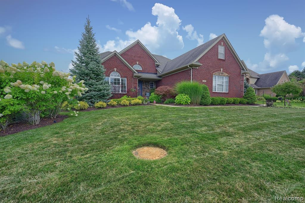 24460 WEDGEWOOD Drive, South Lyon, MI 48178 — Photo 2