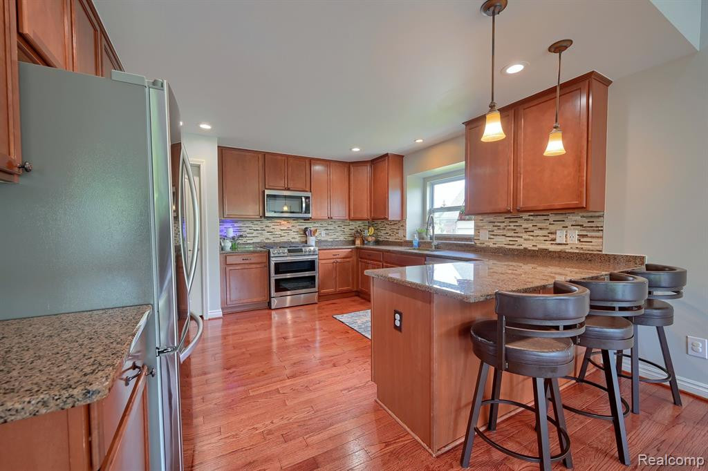 24460 WEDGEWOOD Drive, South Lyon, MI 48178 — Photo 12
