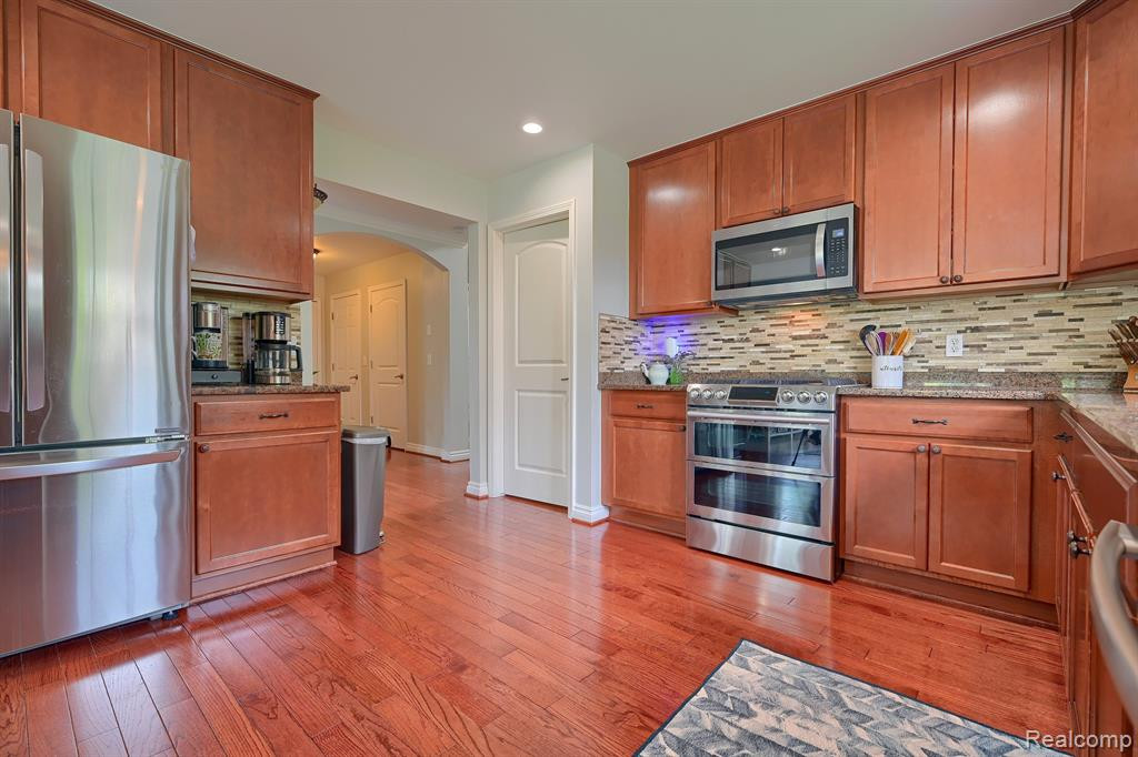 24460 WEDGEWOOD Drive, South Lyon, MI 48178 — Photo 14