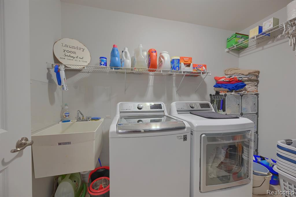24460 WEDGEWOOD Drive, South Lyon, MI 48178 — Photo 17