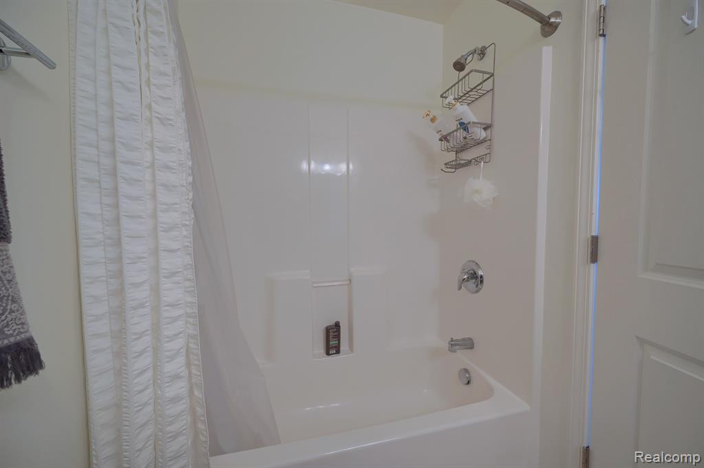 24460 WEDGEWOOD Drive, South Lyon, MI 48178 — Photo 26