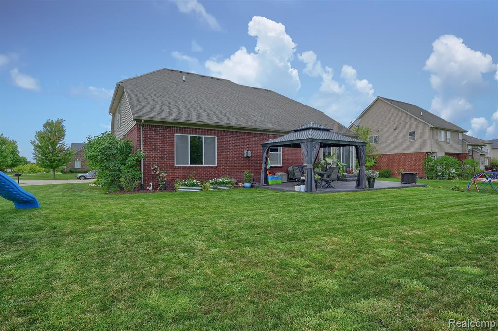 24460 WEDGEWOOD Drive, South Lyon, MI 48178 — Photo 35