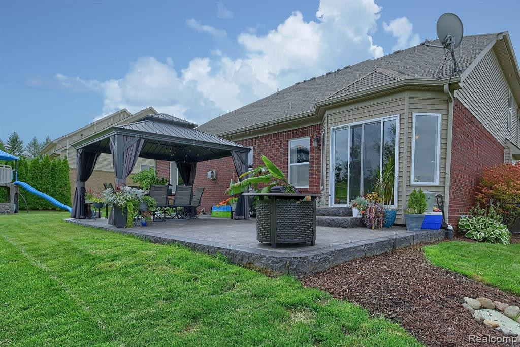 24460 WEDGEWOOD Drive, South Lyon, MI 48178 — Photo 36