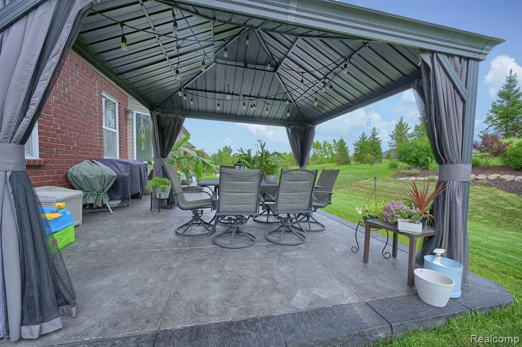 24460 WEDGEWOOD Drive, South Lyon, MI 48178 — Photo 37