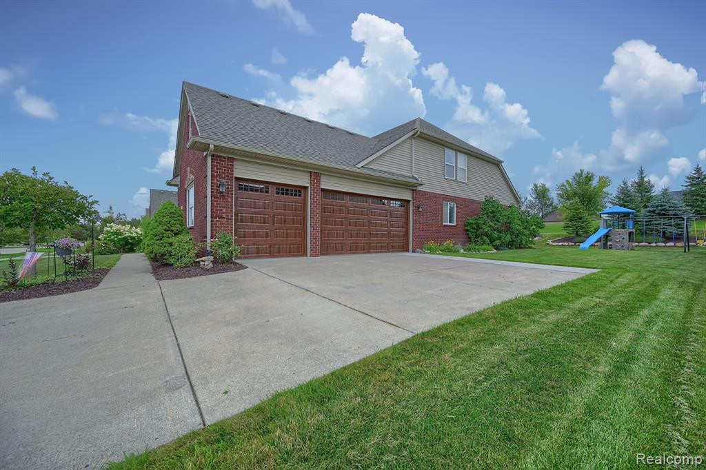 24460 WEDGEWOOD Drive, South Lyon, MI 48178 — Photo 39