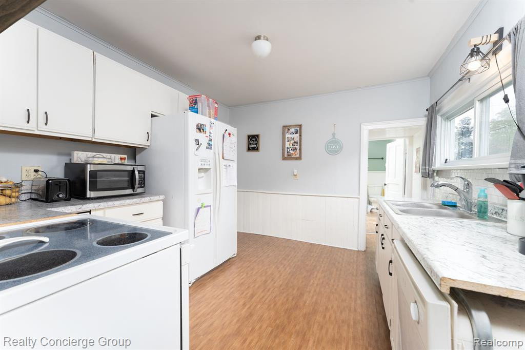 419 S CENTER Street, Stockbridge, MI 49285 — Photo 8