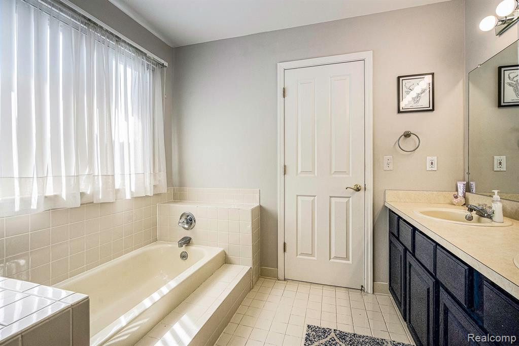5841 Sunrise Drive, Ypsilanti, MI 48197 — Photo 21
