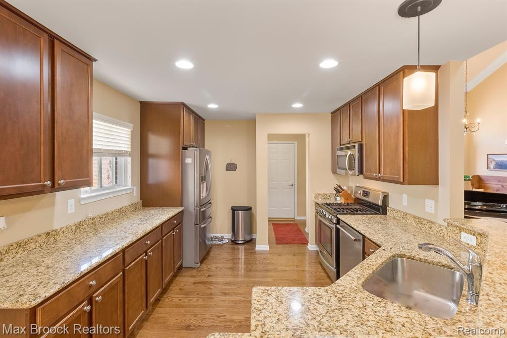 40578 LENOX PARK Drive, Novi, MI 48377 — Photo 17