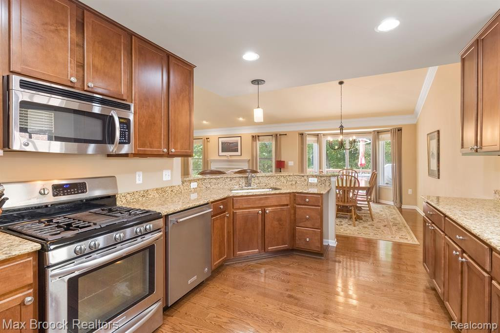40578 LENOX PARK Drive, Novi, MI 48377 — Photo 18