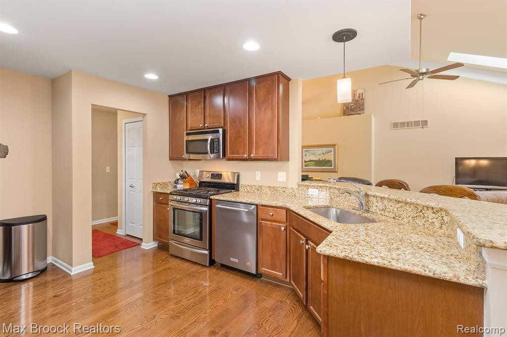 40578 LENOX PARK Drive, Novi, MI 48377 — Photo 22
