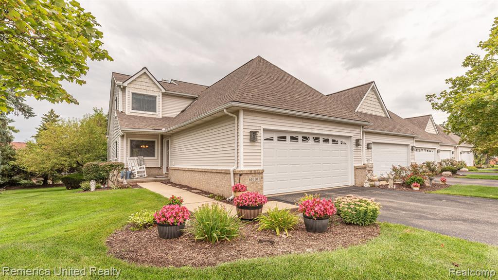 61010 EVERGREEN Court, South Lyon, MI 48178 — Photo 2