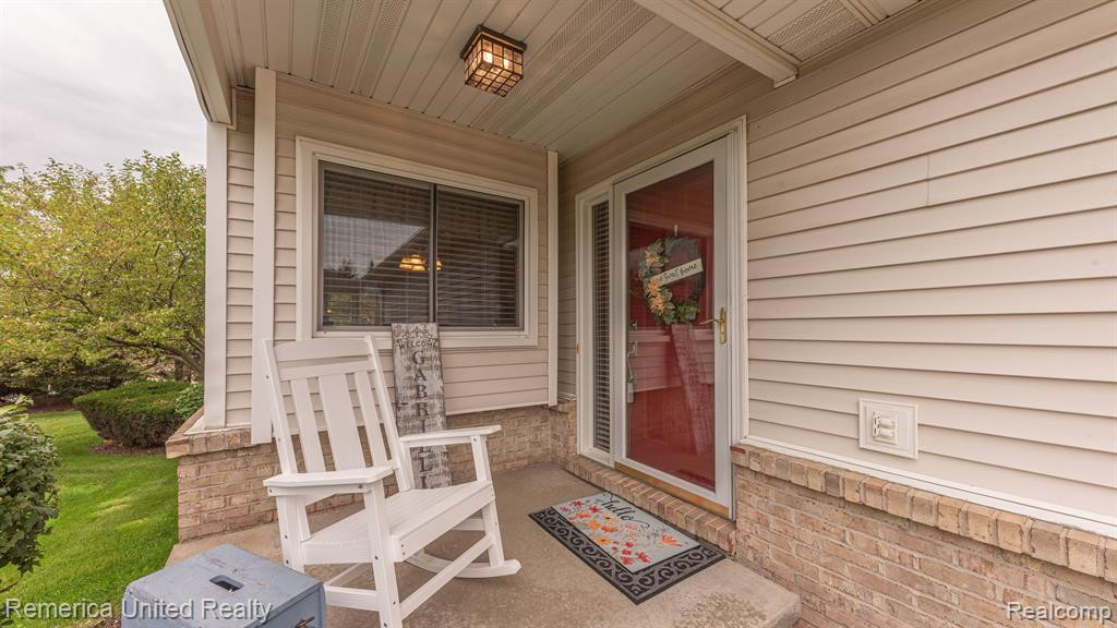 61010 EVERGREEN Court, South Lyon, MI 48178 — Photo 3