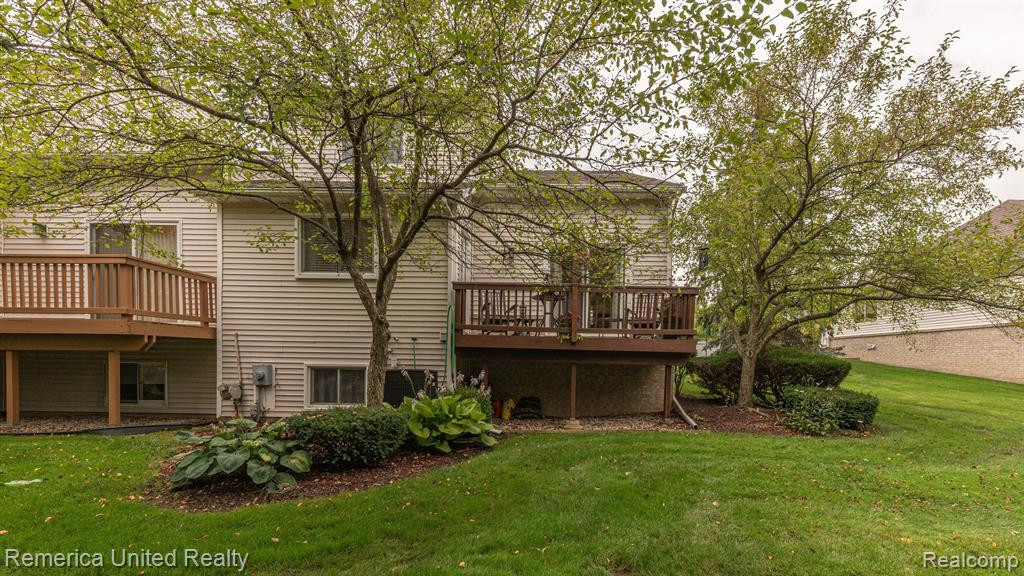 61010 EVERGREEN Court, South Lyon, MI 48178 — Photo 4