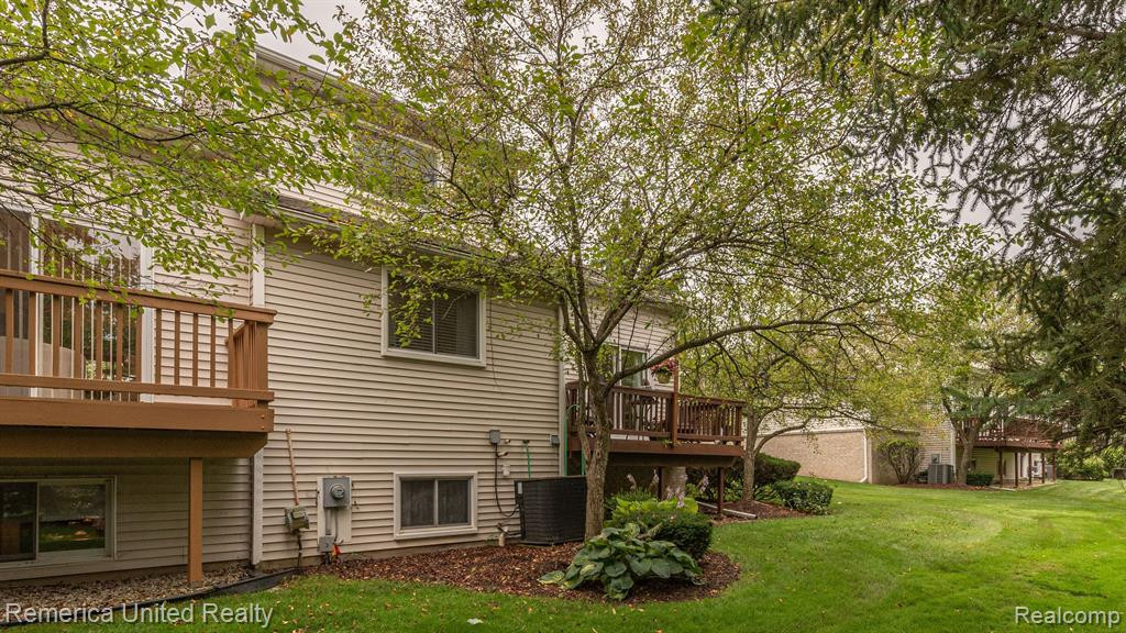 61010 EVERGREEN Court, South Lyon, MI 48178 — Photo 5