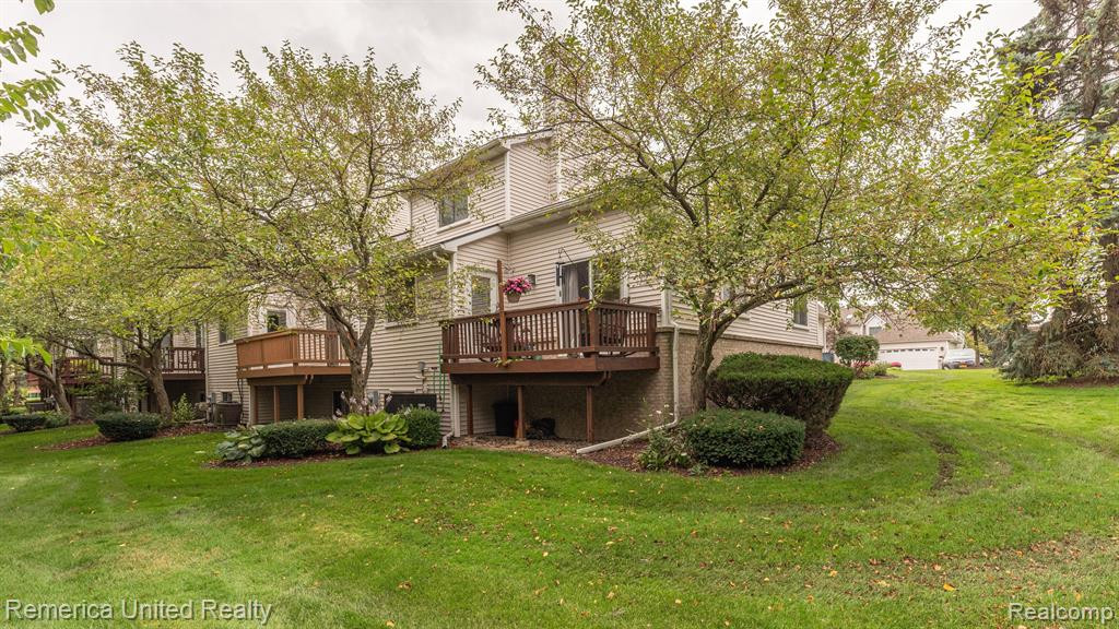 61010 EVERGREEN Court, South Lyon, MI 48178 — Photo 6