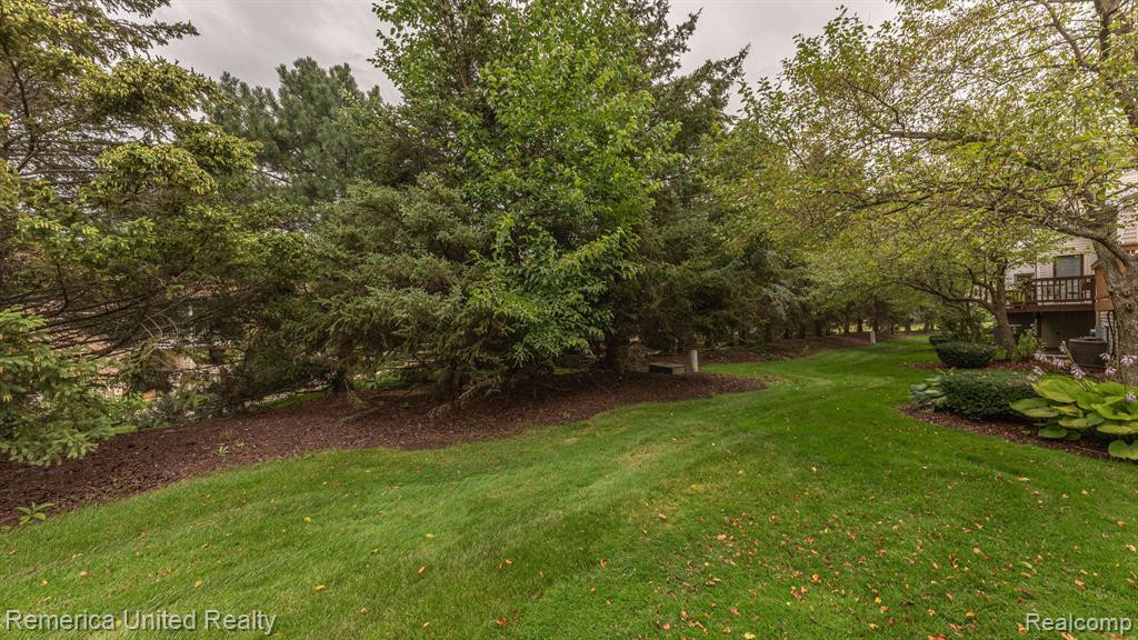 61010 EVERGREEN Court, South Lyon, MI 48178 — Photo 7