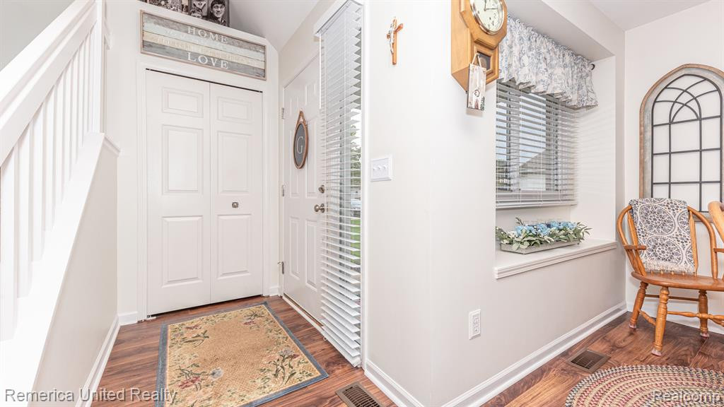 61010 EVERGREEN Court, South Lyon, MI 48178 — Photo 8