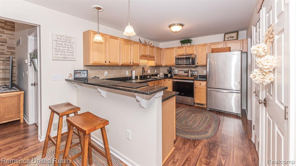 61010 EVERGREEN Court, South Lyon, MI 48178 — Photo 12