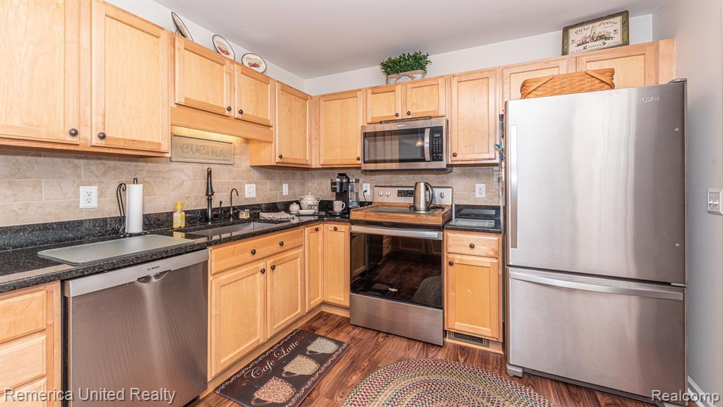 61010 EVERGREEN Court, South Lyon, MI 48178 — Photo 13