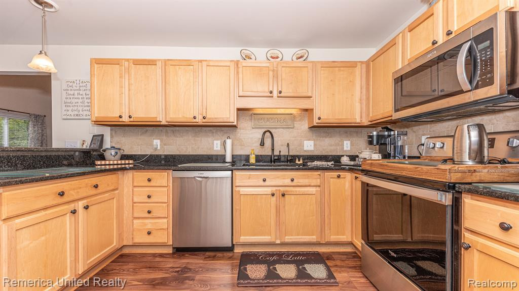 61010 EVERGREEN Court, South Lyon, MI 48178 — Photo 14