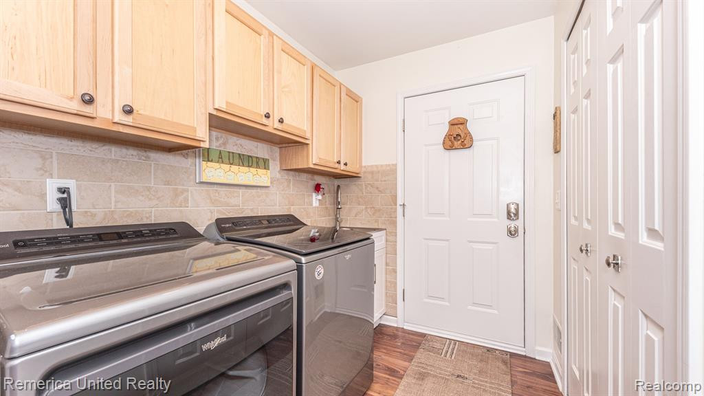 61010 EVERGREEN Court, South Lyon, MI 48178 — Photo 18