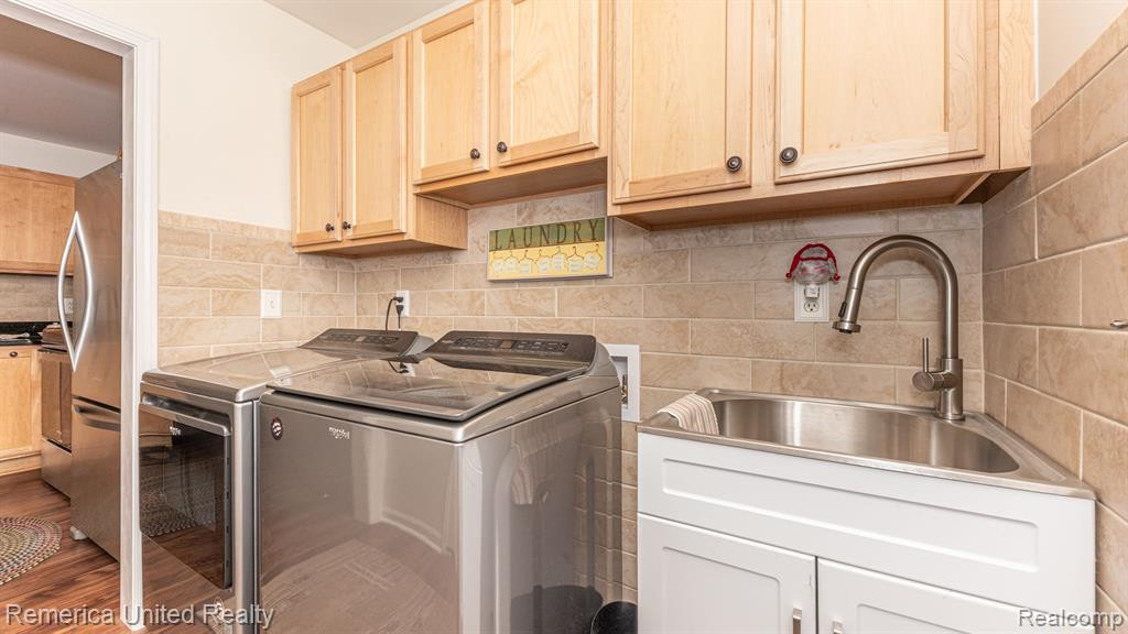 61010 EVERGREEN Court, South Lyon, MI 48178 — Photo 19