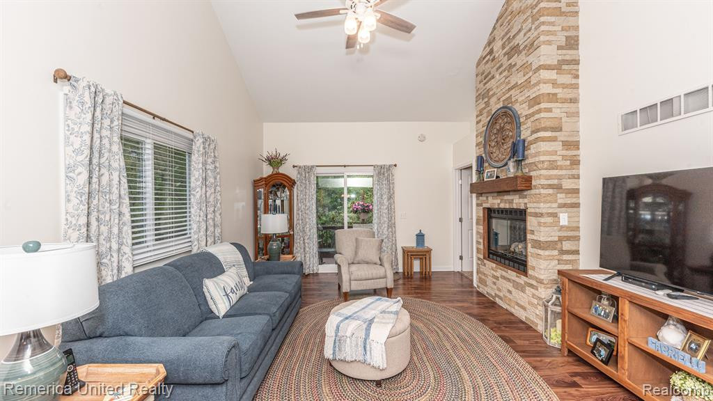 61010 EVERGREEN Court, South Lyon, MI 48178 — Photo 20