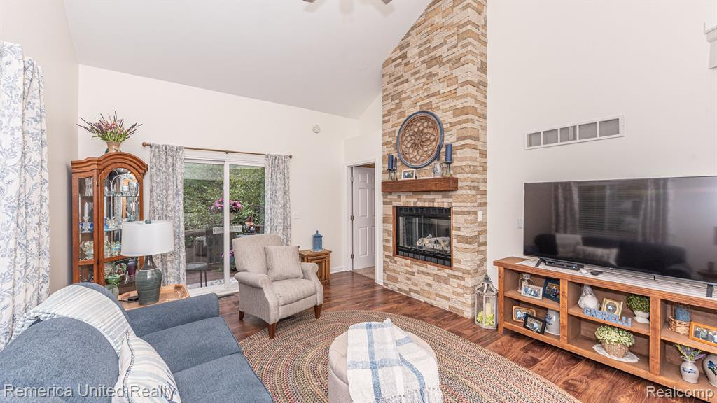 61010 EVERGREEN Court, South Lyon, MI 48178 — Photo 21