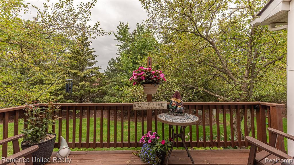 61010 EVERGREEN Court, South Lyon, MI 48178 — Photo 24