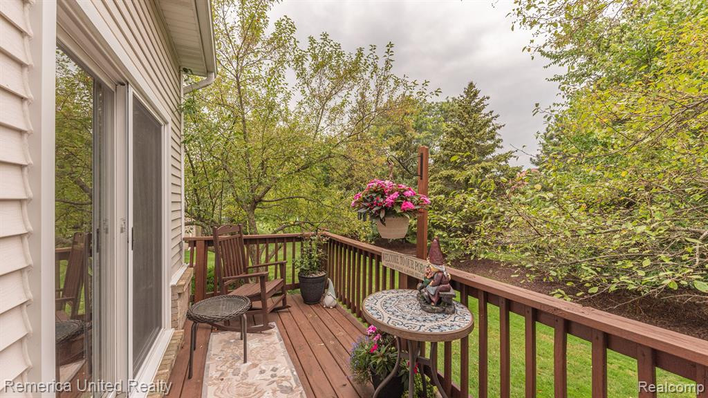 61010 EVERGREEN Court, South Lyon, MI 48178 — Photo 25